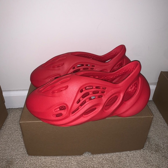 Yeezy Foam Runners Vermillion Size 11 Mens - Picture 5 of 5